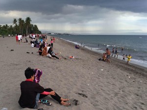 Bosan ke Senggigi, Datang Saja ke Pantai Meninting Lombok