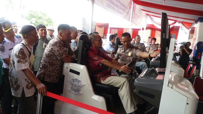 Hanya 7 dari 83 Pengemudi Taksi Online yang Lulus Ujian SIM A Umum