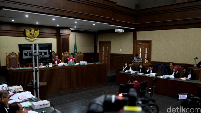 Pembantu Jessica Wongso Batal Bersaksi, Sidang Ditunda Hingga Kamis