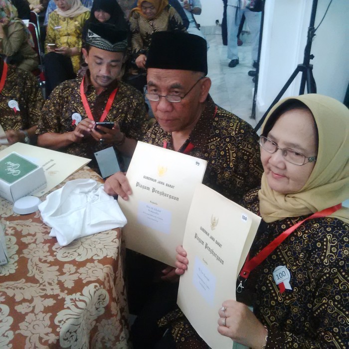 Pasutri ini Raih Penghargaan Pasangan Sakinah dari Gubernur Jabar