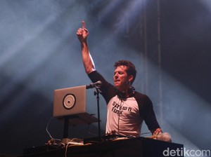 Mark Ronson Bertemu Miley Cyrus dalam Nothing Breaks Like A Heart