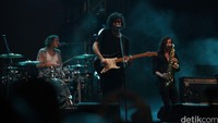 The 1975 mulai tampil pada pukul 22.00 WIB. Reno Hastu Krisnapati/detikFoto.