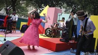 Di panggung lainnya, Another Stage, Deredia membuat WTF 2016 hari pertama terasa adem dan bersahaja dengan musiknya yang bergaya klasik. Reno Hastukrisnapati/detikFoto.