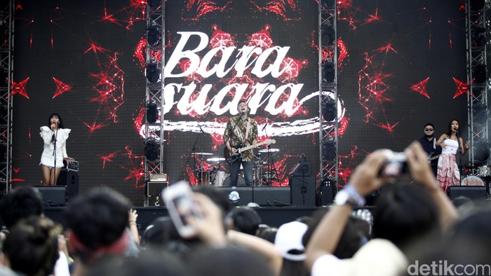 Barat Jadi Lagu Barasuara Bersama Scaller