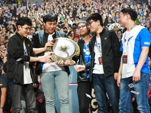 Jawara Turnamen Game Diganjar Miliaran, Berlebihankah?
