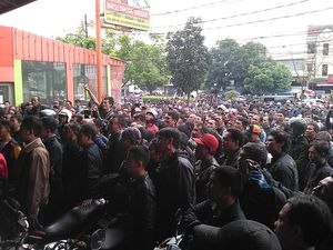 Tolak Penurunan Tarif Angkut, Driver Geruduk Kantor Go-Jek Bandung
