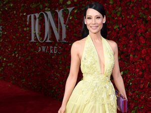 Lucy Liu Rilis Sepatu Berdesain Timeless