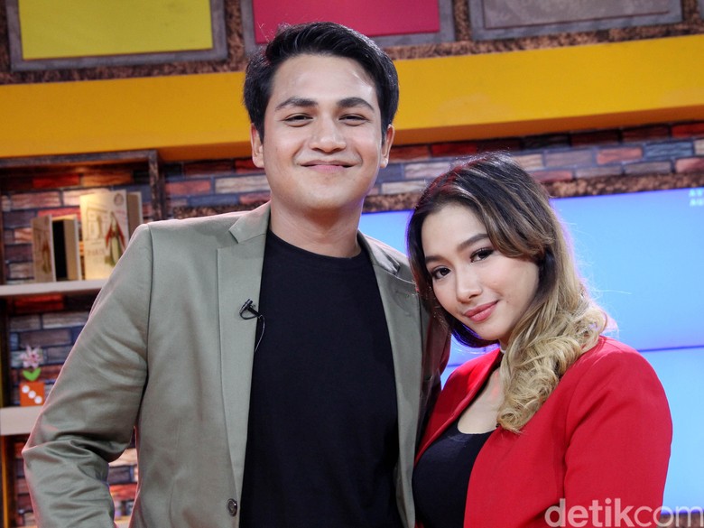 Foto: Rizky Alatas dan Adzana Bing Slamet (Ismail/detikHOT) Foto: Rizky Alatas dan Adzana Bing Slamet (Ismail/detikHOT)
