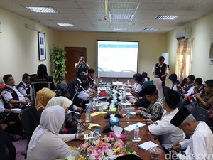 Pentingnya Petunjuk Berbahasa Indonesia Bagi Jemaah Haji di Masjid