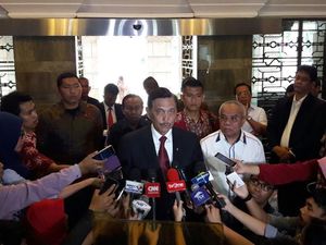 Curhat Luhut di DPR: Ruang Kantor 3x5 Meter Hingga Bunyi Lift