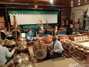 Daftar Alat Musik Tradisional 38 Provinsi di Indonesia dan Cara Memainkannya