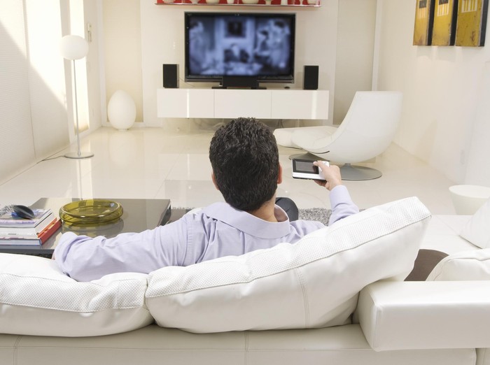 ilustrasi nonton TV