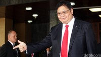 Menteri Perindustrian Airlangga Hartarto juga hadir.