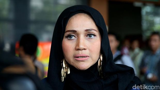 Psikolog dan Motivator Poppy Amalya, Poppy Amalia, Popy Amalia