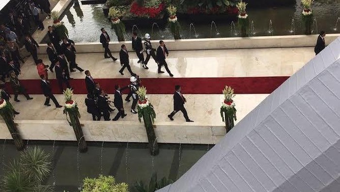 Tiba di Gedung MPR, Jokowi Disambut Ketua MPR dan Ahok