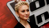 Tak hanya rambut, Agnez juga mewarnai alisnya. Pool/Gus Mun/detikFoto.