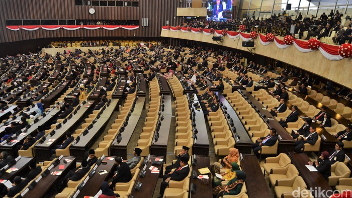 Buka Masa Sidang Baru, Ketua DPR Ajak Rakyat Bekerja Lebih Giat