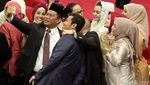 Anggota Dewan Berselfie Ria Sebelum Sidang Tahunan