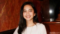 Penampilan sederhana tapi manis ala Rachel. Pool/Gus Mun/detikFoto.