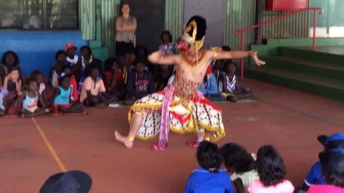Tiga Penari Indonesia Sebarkan Tari dan Musik Nusantara ke Warga Aborigin