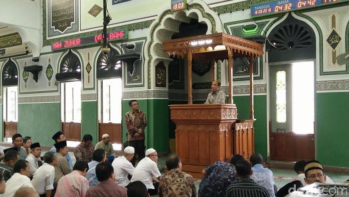 Kemunculan Arcandra Tahar di Masjid Al Azhar Kebayoran Baru