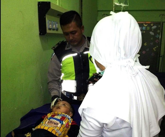Sempat Terjebak Macet Demo Ormas, Balita dan Ortunya Diantar Mobil Patwal ke RS