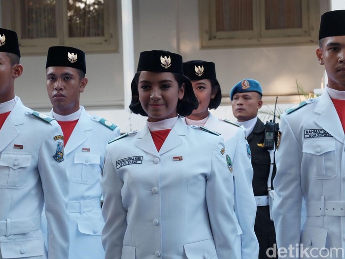 Masuk Paskibraka, Gloria Bersiap di Tim Pengiring Penurun Bendera