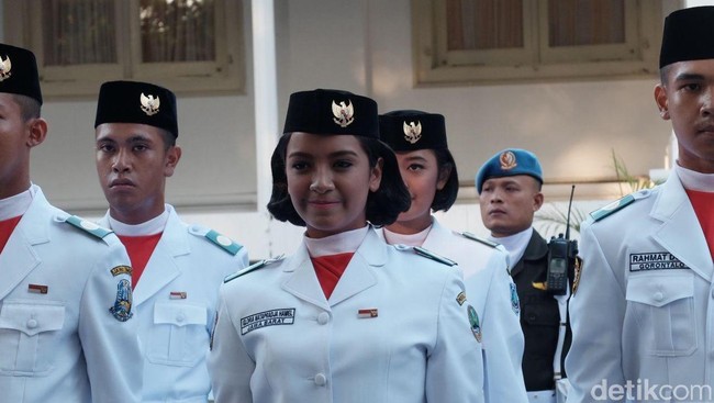 Jatuh Bangun Gloria Jadi Paskibraka