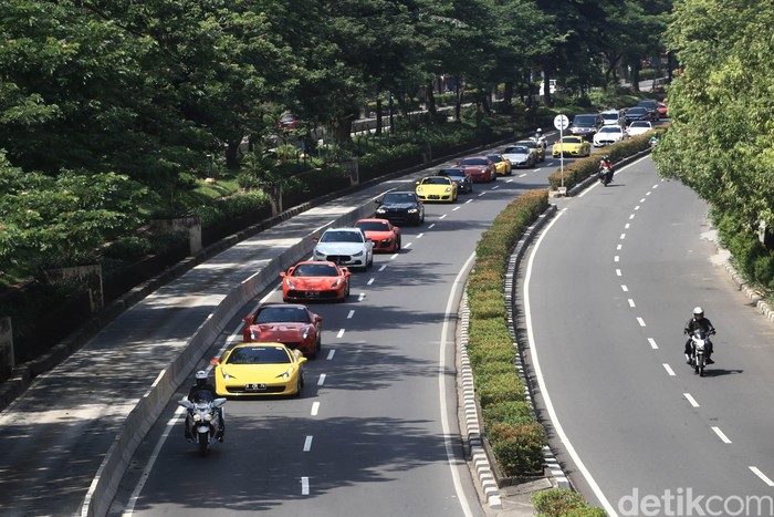 Konvoi Mobil Mewah di Jakarta