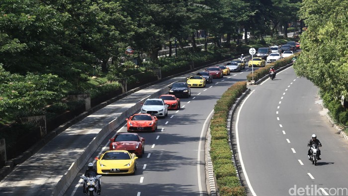 Konvoi Mobil Mewah di Jakarta