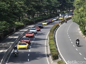 Hayo, Siapa yang Masih Pakai Lampu Hazard saat Hujan atau Konvoi?