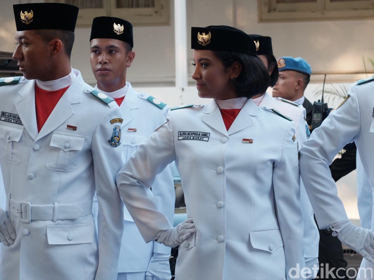 Masuk Paskibraka Gloria Bersiap di Tim Pengiring Penurun Masuk Paskibraka Gloria Bersiap di Tim Pengiring Penurun