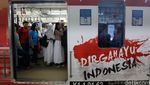 Peringati HUT RI, Gerbong Commuter Line Dihias