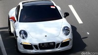 Menyambut hari kemerdekaan RI yang ke-71, Prestige Motorcars turut mememeriahkan dengan menyelenggarakan Independence Drive Chapter Two yaitu konvoi mobil mewah yang bertemakan merah-putih.