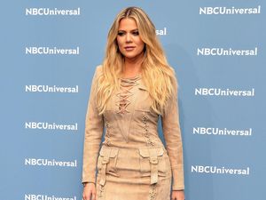 Walau Kontroversial, Khloe Kardashian Tetap Luncurkan Bodysuit Seksi