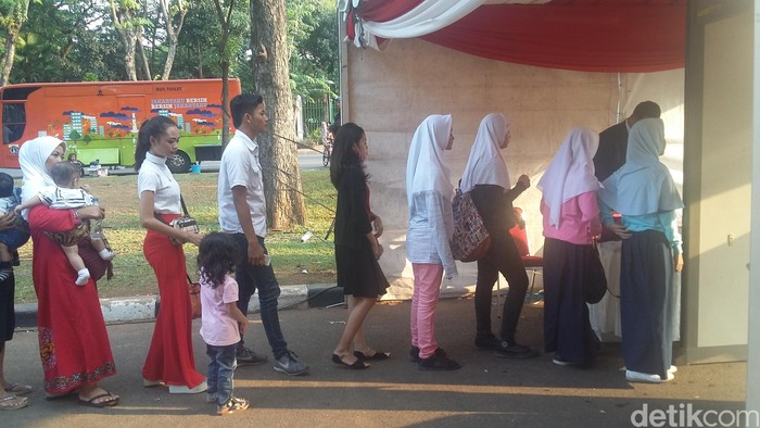 Saat Warga Boleh Masuk Ring 1 Istana Untuk Saksikan Penurunan Bendera