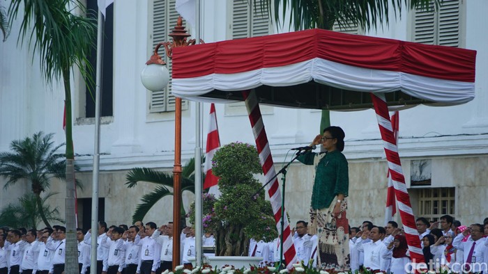 Pakai Kebaya, Sri Mulyani Pimpin Upacara di Kemenkeu