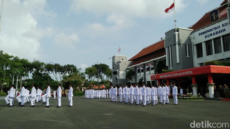 Sejarah Di Surabaya Upacara Agustusan Di Balai Kota Tanpa