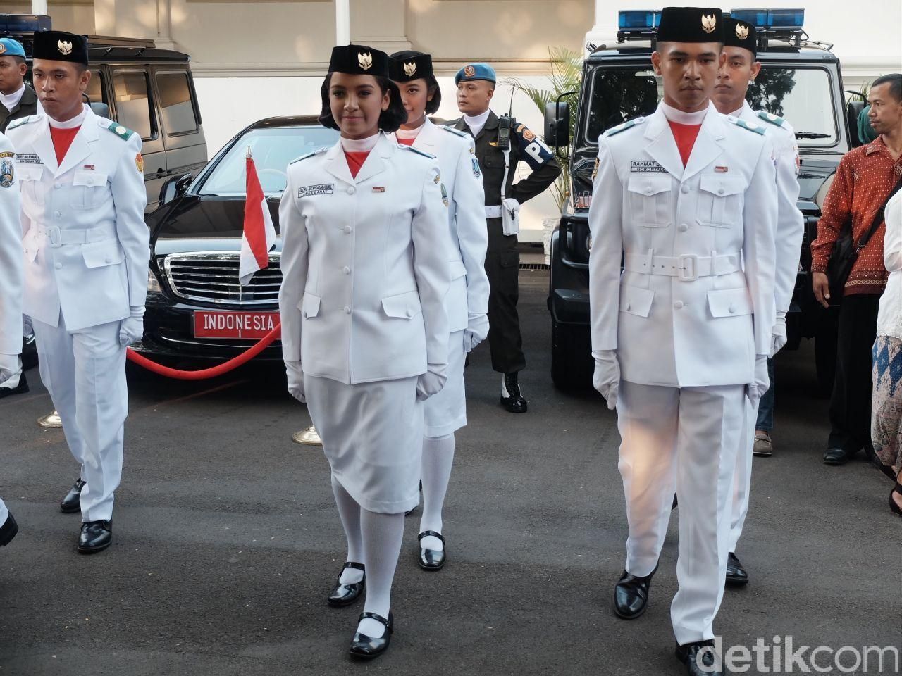 Masuk Paskibraka Gloria Bersiap di Tim Pengiring Penurun Masuk Paskibraka Gloria Bersiap di Tim Pengiring Penurun