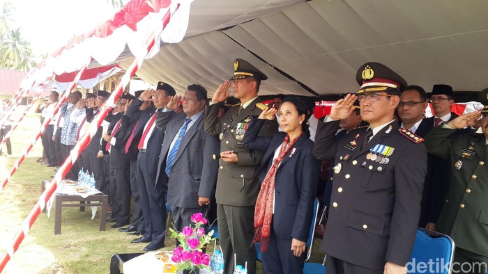 Saat Menteri Rini dan Pangdam Pattimura Peringati HUT RI di Eks Basis RMS