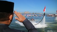 Upacara yang dipimpin Wali Kota Makassar Ramdhan Danny Pomanto bersama Ketua DPRD Makassar Farouk Betta dan Wakil Walikota Syamsu Rizal ini dilaksanakan di atas permukaan laut, di Pantai Losari, Rabu (17/8/2016), dengan menggunakan alat Flying Board dan Jetski.