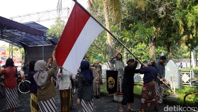 Upacara 17 Agustus Ala Onthelis Yogyakarta