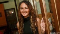 Ia tampil dengan rambut keriting. Pool/Gus Mun/detikFoto.