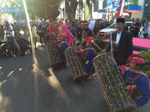 Tarian Kolosal Hingga Arak-arakan Kesenian Meriahkan Parade Bulan Budaya Lombok