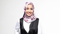 Laudya Cynthia Bella cantik dengan gaya yang kasual tapi tetap chic. Pool/Ismail/detikFoto.