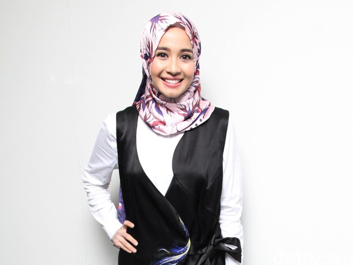 Cerita Laudya Cynthia Bella Bekerja Sambil Ibadah