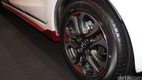Mazda2 tipe R AT ini hadir dengan aksesori resmi Mazda yang ada pada eksterior dan interiornya.