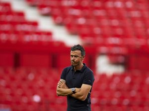 Barca Direpotkan Jadwal, Enrique Meradang
