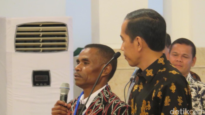 Cerita Kepsek di NTT yang Harus Seberangi 4 Sungai untuk Bertemu Jokowi