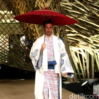 Peragaan Busana Edward Hutabarat yang mengangkat tema  Batik Journey at Atrium Senayan City. Jakarta. [Foto: Mohammad Abduh/Wolipop]